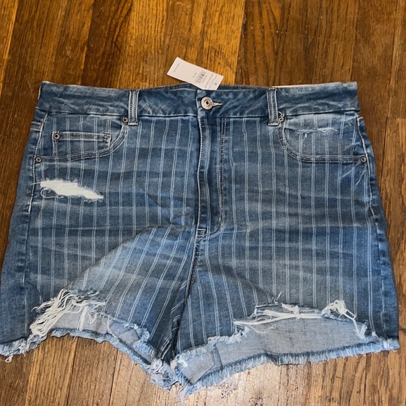 AE Curvy Hi Rise Shortie - Picture 1 of 3